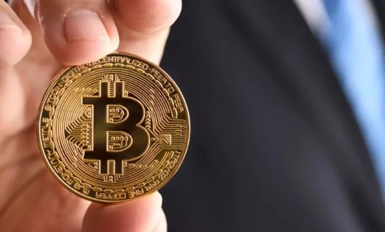 Bitcoin Consolidates Near
